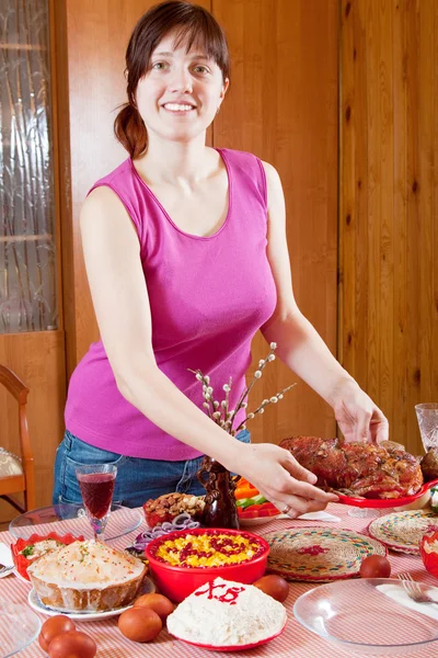Young woman serving Easter table — Stock Photo, Image