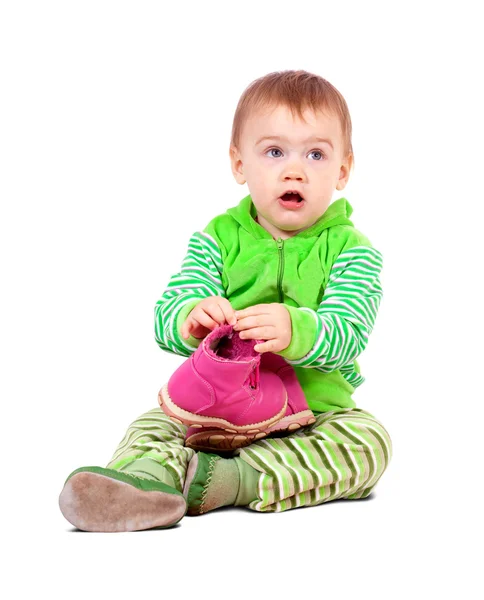 Niños sosteniendo zapatos sobre blanco — Foto de Stock