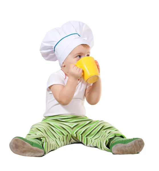Babyköchin mit Tasse über Weiß — Stockfoto