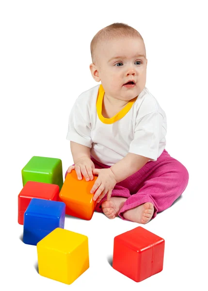 Детские игры с игрушечными блоками — стоковое фото