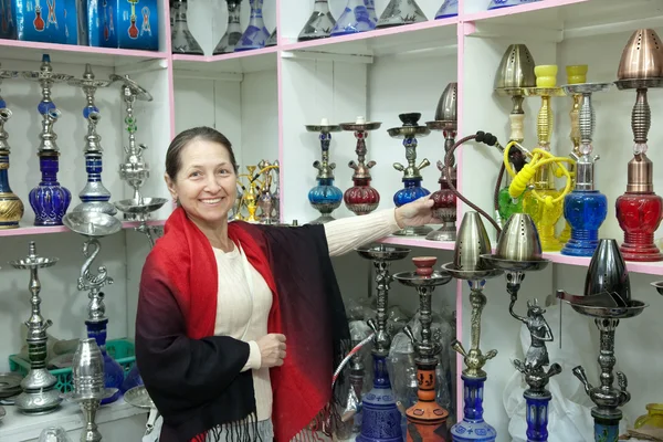 Woman chooses sheesha in shop — Stock Photo, Image