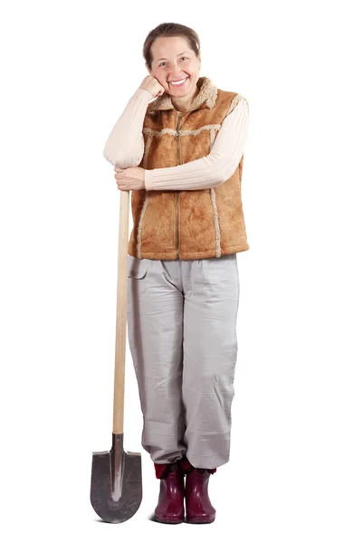 Полнометражный снимок женщины с лопатой — стоковое фото
