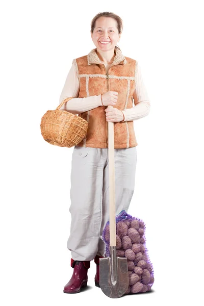 Agricultor com batatas colhidas e pá — Fotografia de Stock