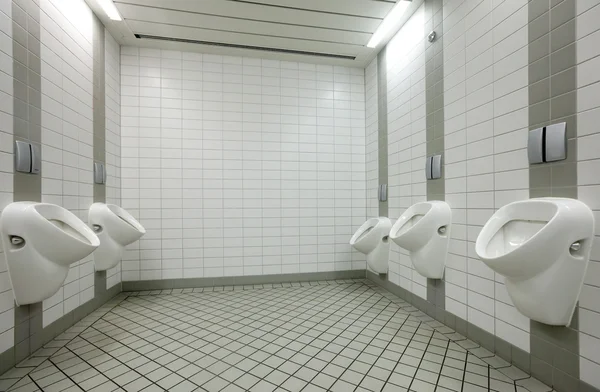 Urinoirs in toilet — Stockfoto
