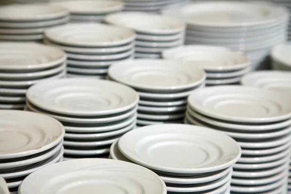 Many plates stacked together — Stock Photo, Image