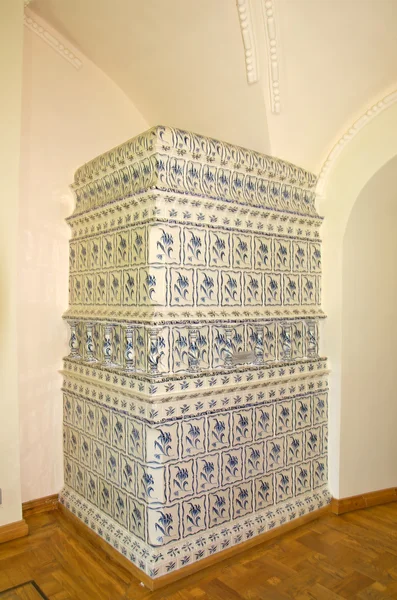 Fogão antigo com azulejos — Fotografia de Stock