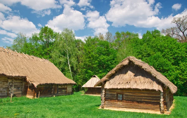 Ukrainian old log hut — Stock Photo, Image
