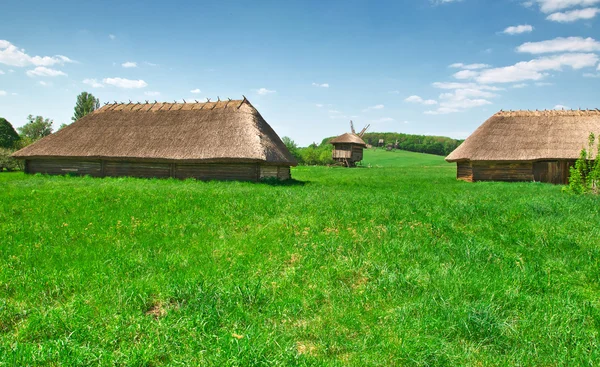 Ucraniano velho log hut — Fotografia de Stock
