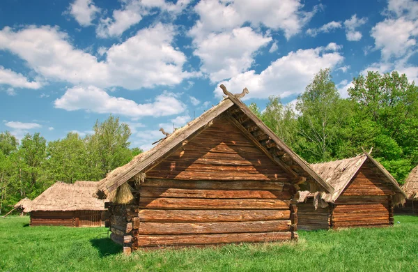 Ukrainska gamla logga hut — Stockfoto