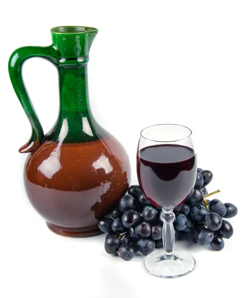 Decanter in ceramica antico e vetro con vino — Foto Stock