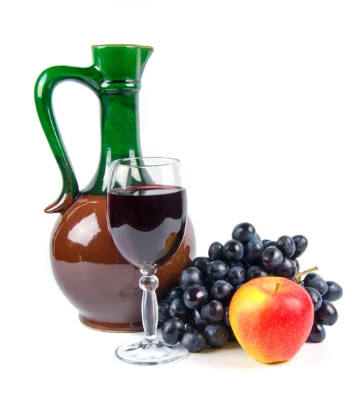 Gamla keramiska karaff och glas med vin — Stockfoto