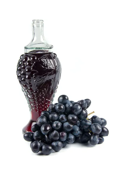 Garrafa velha e uvas — Fotografia de Stock