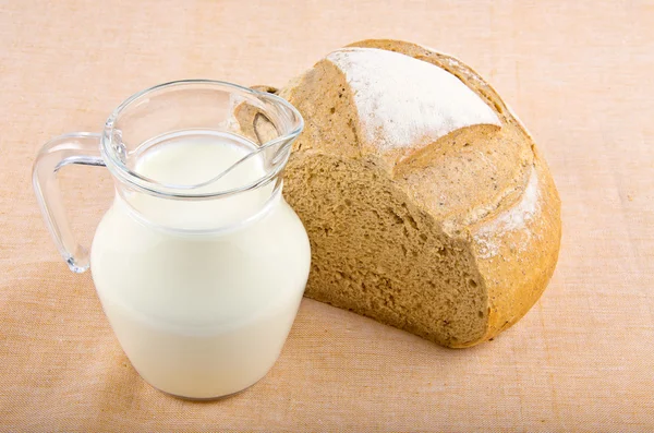 Pão e leite — Fotografia de Stock