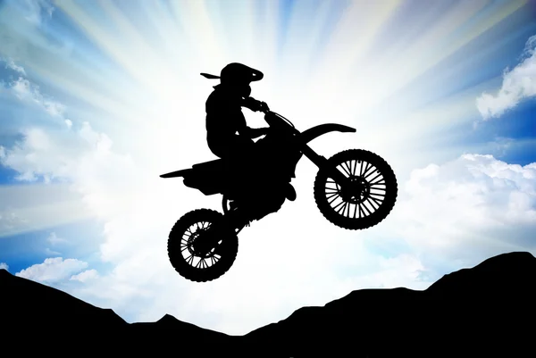 Moto Racer bei sonnigem Himmel. — Stockfoto