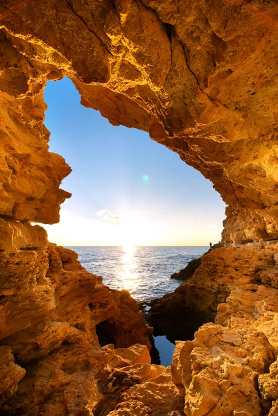 Pôr do sol na gruta — Fotografia de Stock