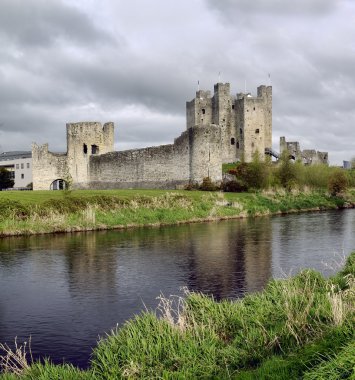 Trim castle clipart