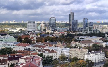 Vilnius eski şehrin ve iş bölgesine panorama