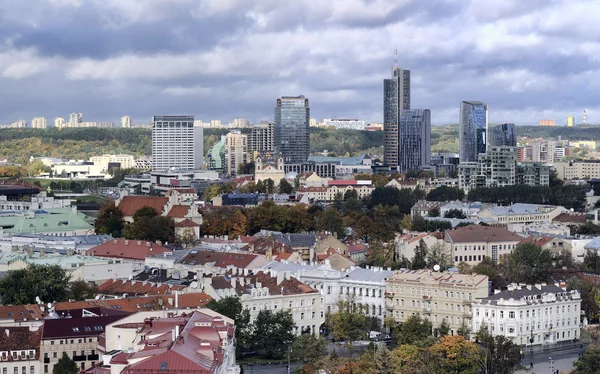 Vilnius gamla stan och business district panorama — Stockfoto