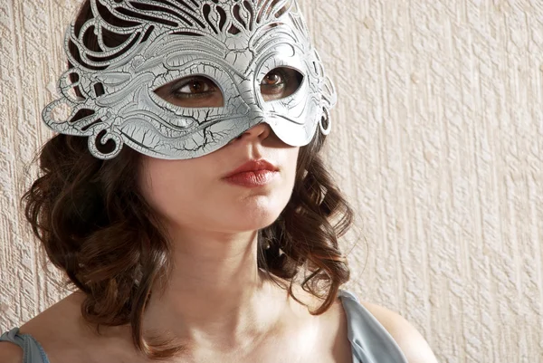 Kobieta w masce maskarada — Zdjęcie stockowe