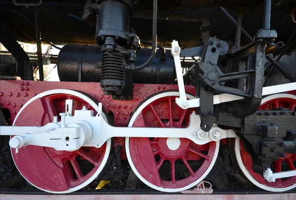Старе паровозне колесо і стрижні — стокове фото