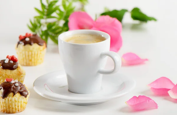 Kávés csésze és muffin — Stock Fotó