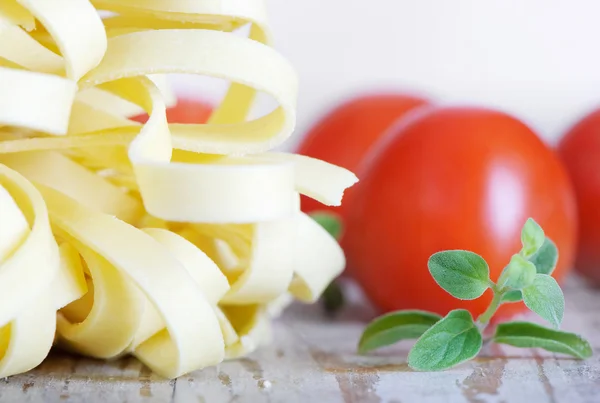 Těstoviny a rajčaty — Stock fotografie
