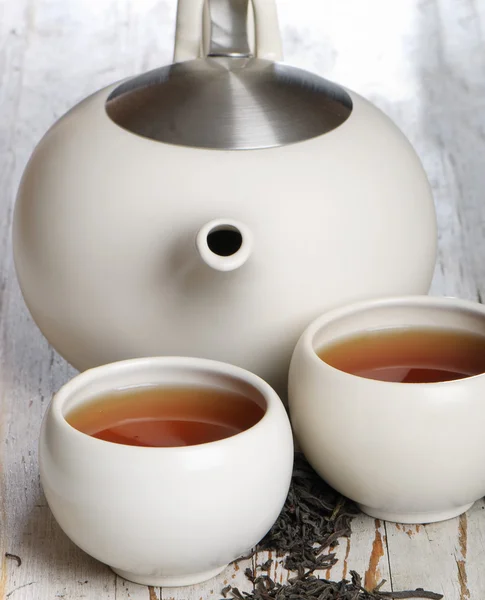 Dos tazas de té y tetera — Foto de Stock