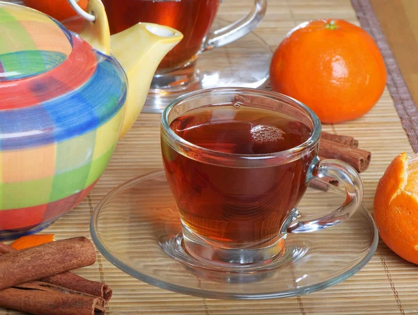 Чай и апельсин — стоковое фото