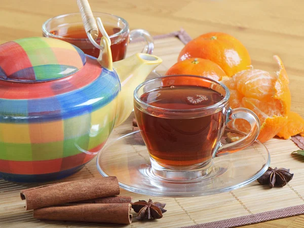 Чай и апельсин — стоковое фото
