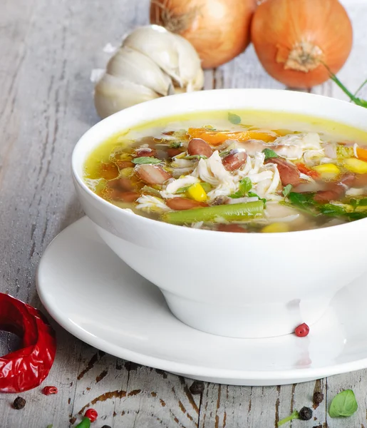 Чаша куриного овощного супа — стоковое фото