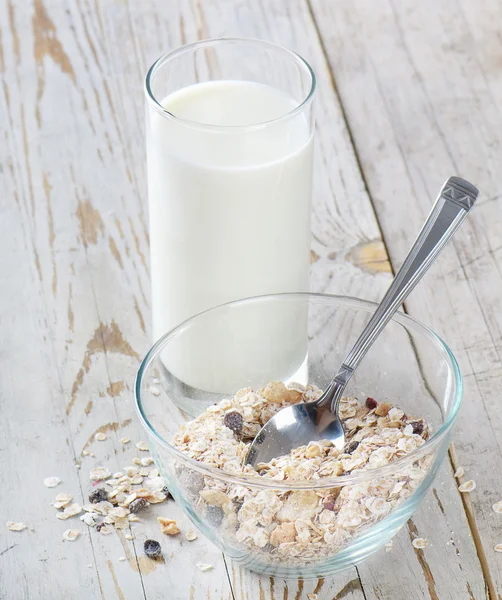 Healthy breakfast - muesli, milk — Stock Photo, Image