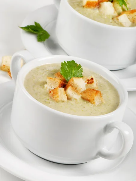 Cremige Suppe mit Croutons — Stockfoto