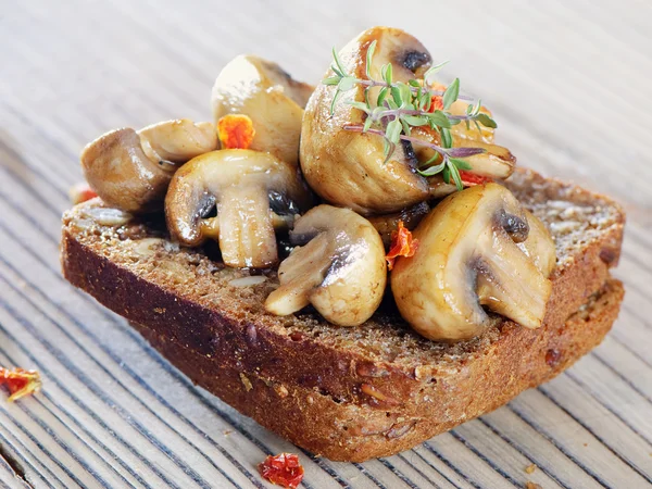 stock image Grilled mushrooms on healthy bread