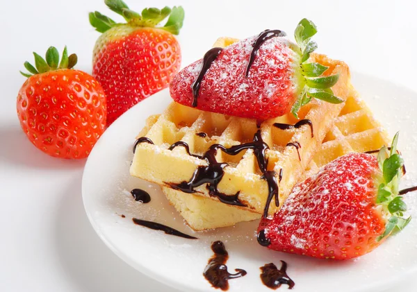 Waffle dengan buah berry — Stok Foto