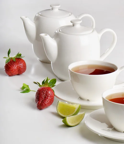 Tea, bogyók — Stock Fotó