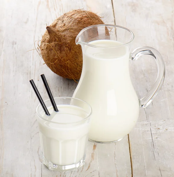 Melk en kokos — Stockfoto