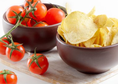 Domatesli patates cipsi