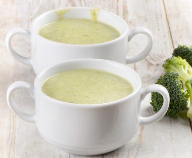 ahşap zemin brokoli çorbası