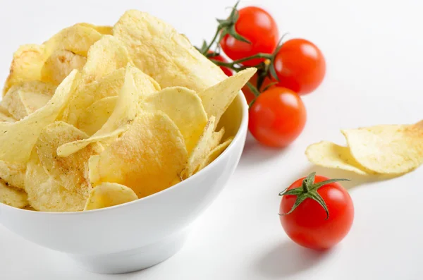 Potato chips with tomatoes — Stock Photo, Image