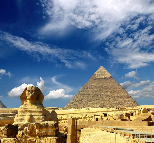 Egito Cheops pirâmide e esfinge — Fotografia de Stock
