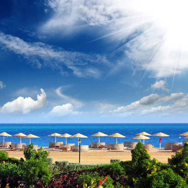 Tropical beach resort — Stock Photo, Image