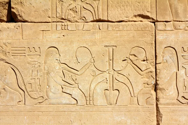 Muinaiset egypt-kuvat ja hieroglyfit — kuvapankkivalokuva
