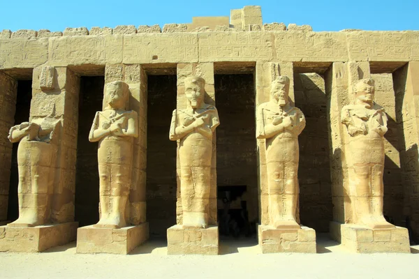 Ancient statues in Luxor karnak temple — Stock Photo, Image