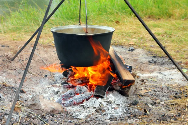Kettle over campfire — Stock Photo, Image