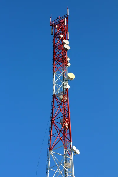 Draadloze communicatie toren — Stockfoto