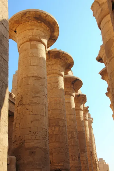 Colunas em templo de karnak — Fotografia de Stock
