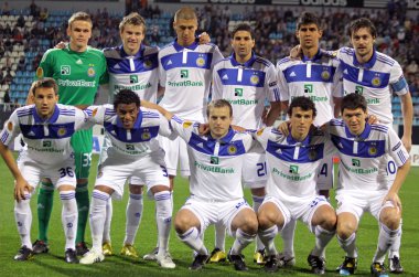 bir grup fotoğrafı için FC Dinamo Kiev takımı poz