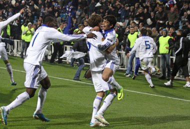 Dinamo Kiev oyuncuları bir gol attı sonra tepki