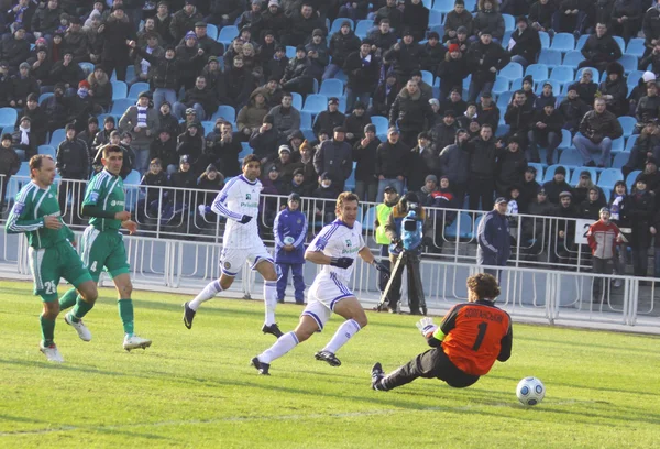 Andriy Shevchenko of Dynamo Kyiv scores a goal — Stock Photo, Image