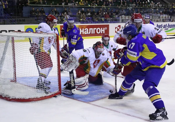 Jogo de hóquei no gelo Ucrânia vs Lituânia — Fotografia de Stock